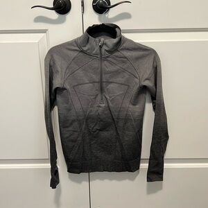 Ivivva shirt in beautiful grey print.